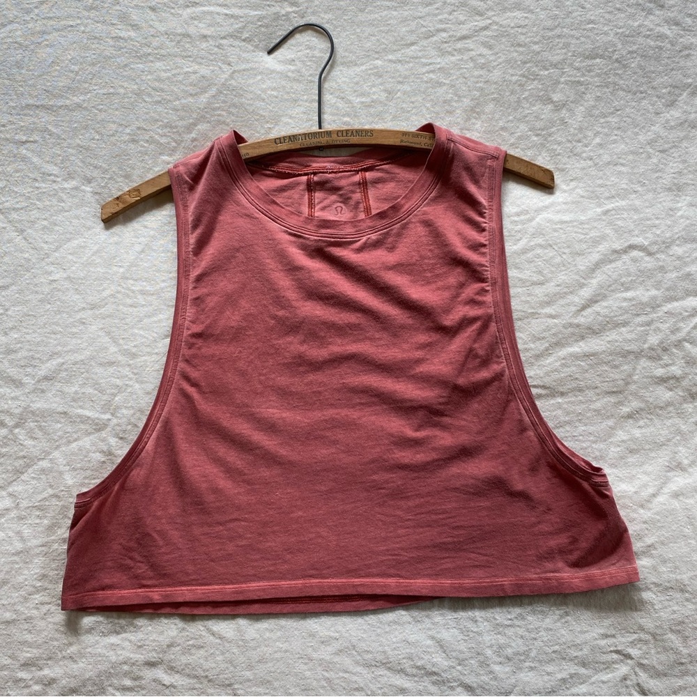 Lululemon muscle love crop tank brick rose red 6